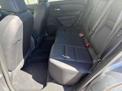 Used 2023 Nissan Rogue SV w/ SV Premium B Package image 12