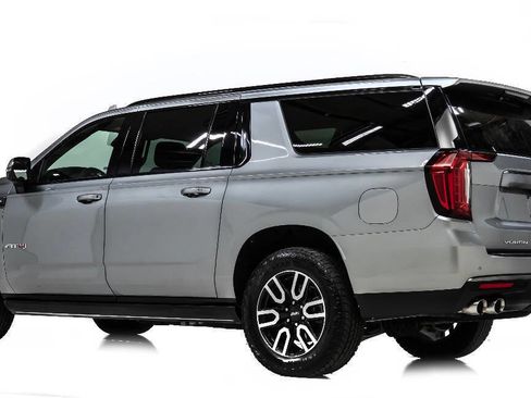 Used 2023 GMC Yukon XL AT4 w/ AT4 Premium Package image 4