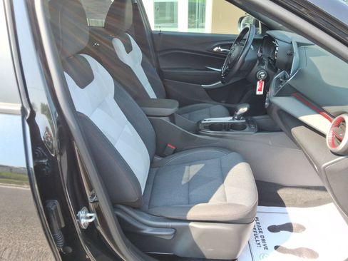 Used 2024 Chevrolet Trax RS w/ Driver Confidence Package FWD image 31
