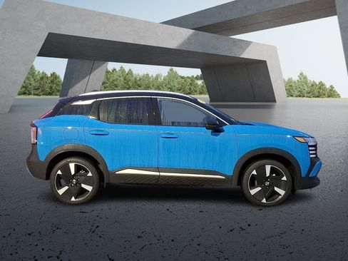 Certified 2025 Nissan Kicks SR image 7