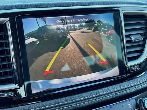 Used 2023 Chrysler Pacifica Touring-L FWD image 13