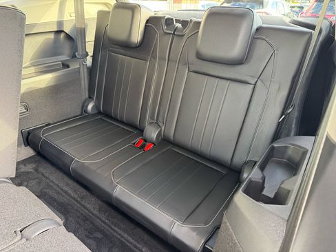 Used 2023 Volkswagen Tiguan SE image 28