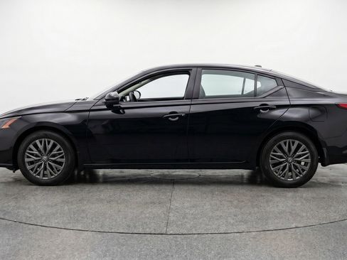 Used 2025 Nissan Altima 2.5 SV FWD image 5