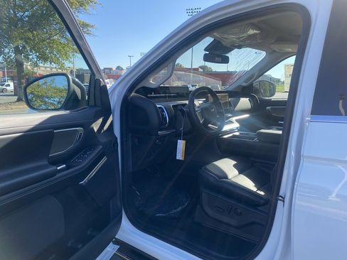 New 2025 Ford Expedition Max Platinum w/ Driver's Package image 10