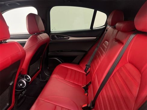 Used 2022 Alfa Romeo Stelvio Veloce image 39