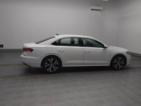 Used 2021 Volkswagen Passat 2.0T SE FWD image 10
