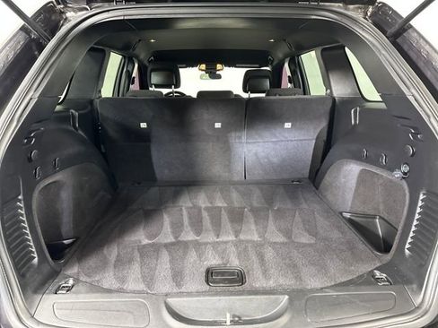 Used 2020 Jeep Grand Cherokee Laredo image 26