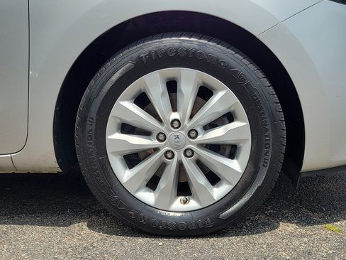 Used 2017 Kia Sedona EX FWD image 5