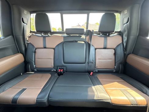 Used 2020 Chevrolet Silverado 1500 High Country w/ Technology Package AWD/4WD image 27