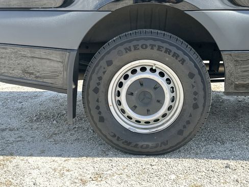 Used 2024 Mercedes-Benz Sprinter 2500 image 16