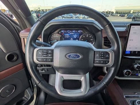 Used 2024 Ford Expedition Limited image 16