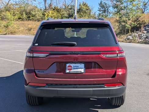 New 2025 Jeep Grand Cherokee Altitude image 6