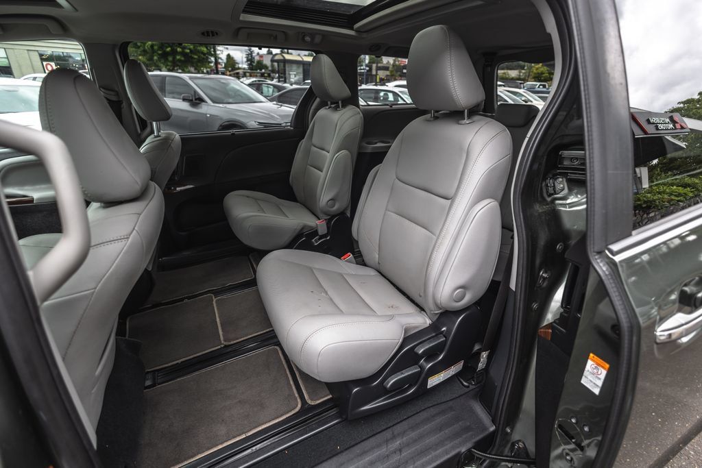 Used 2020 Toyota Sienna Limited AWD/4WD image 19