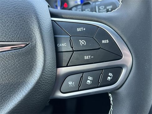 New 2026 Chrysler Pacifica Select image 21