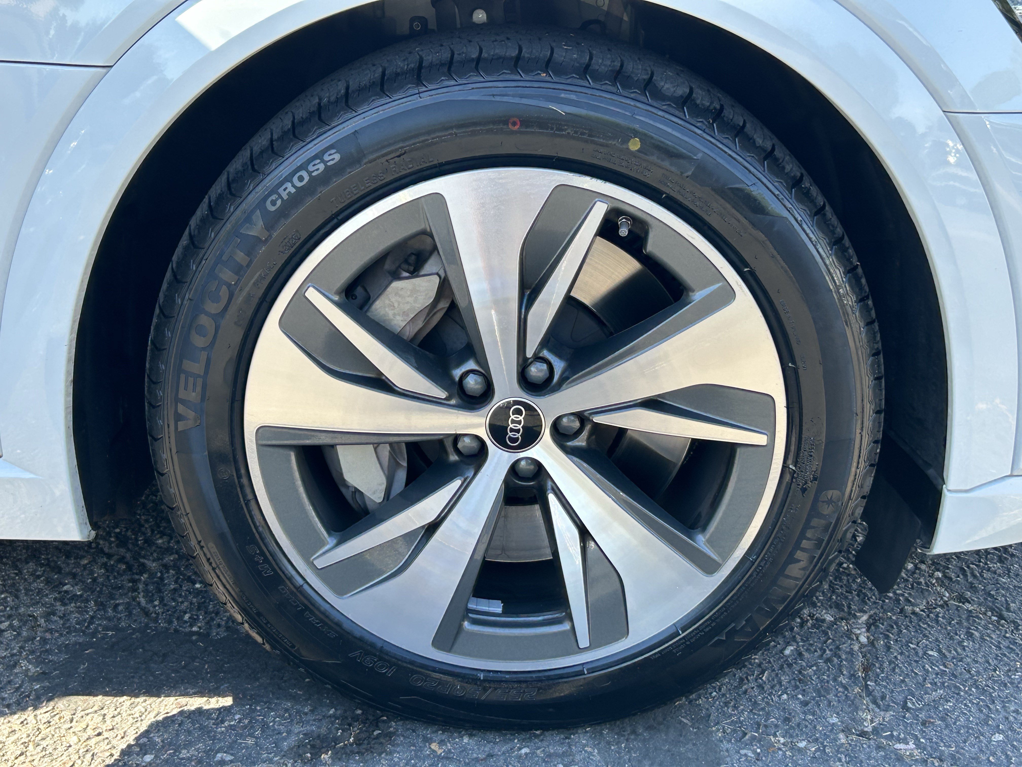 Used 2024 Audi Q8 e-tron Premium Plus w/ Premium Plus Package AWD/4WD image 7