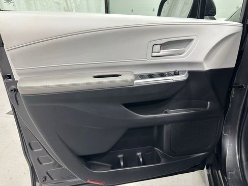 Used 2025 Toyota Sienna LE image 8