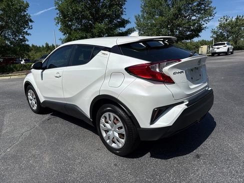 Used 2021 Toyota C-HR LE FWD image 4