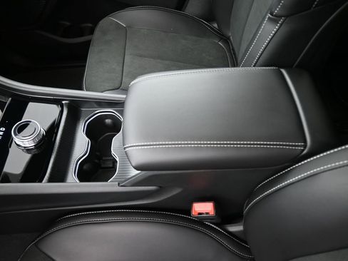 New 2025 Jeep Grand Cherokee L Altitude image 31