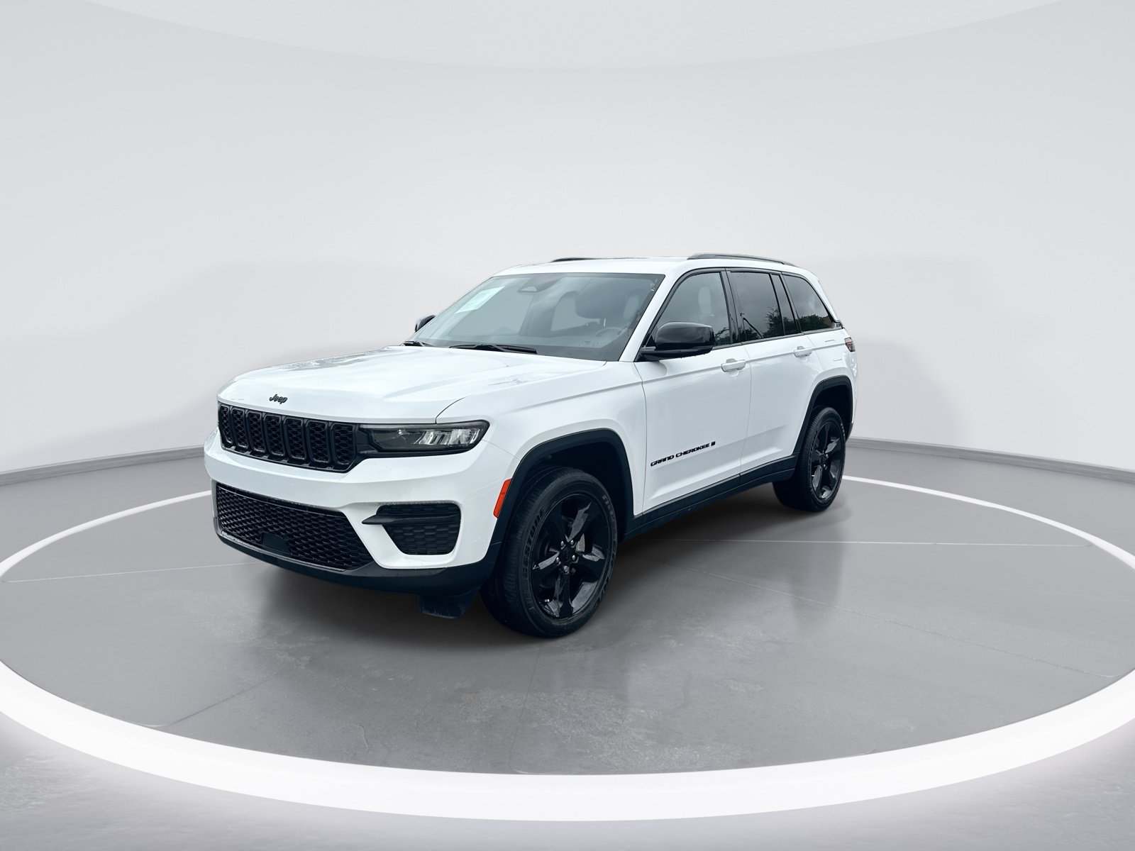 Used 2023 Jeep Grand Cherokee Altitude AWD/4WD image 5