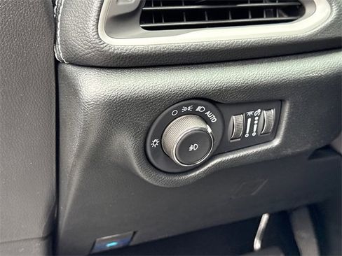 New 2026 Chrysler Pacifica Select image 14