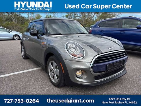Used 2016 MINI Cooper 2-Door Hardtop image 4