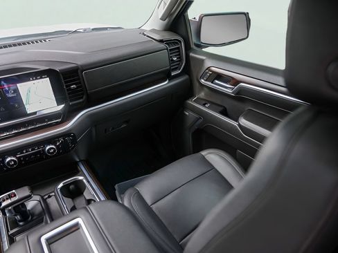 Used 2022 GMC Sierra 1500 SLT AWD/4WD image 30
