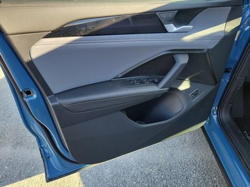 New 2026 Volkswagen Tiguan SE AWD/4WD image 32