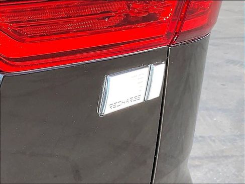 Used 2023 Volvo XC60 T8 Ultimate w/ Climate Package AWD/4WD image 11