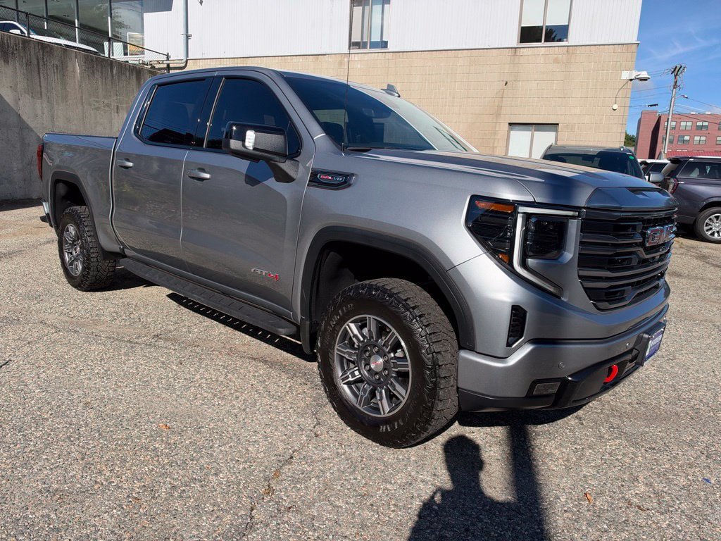 Used 2024 GMC Sierra 1500 AT4 w/ Technology Package AWD/4WD image 9