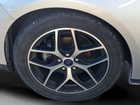 Used 2018 Ford Focus SE w/ SE Appearance Package FWD image 8
