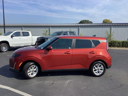Used 2024 Kia Soul LX w/ Option Group 015 image 6