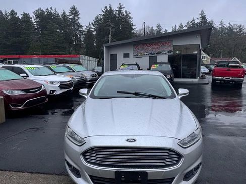 Used 2016 Ford Fusion SE image 4