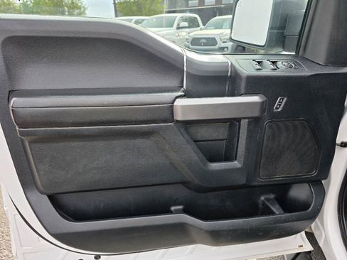 Used 2019 Ford F150 XLT w/ Equipment Group 302A Luxury AWD/4WD image 9