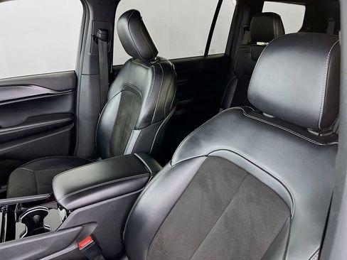 Used 2023 Jeep Grand Cherokee L Laredo AWD/4WD image 27