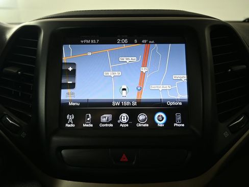 Used 2017 Jeep Cherokee Limited w/ Luxury Group AWD/4WD image 24