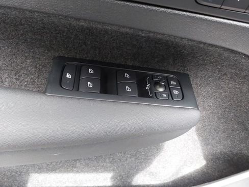 Used 2026 Volvo XC40 B5 Plus AWD/4WD image 19