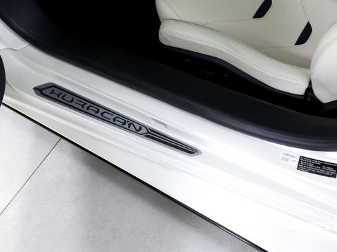 Used 2022 Lamborghini Huracan EVO image 16