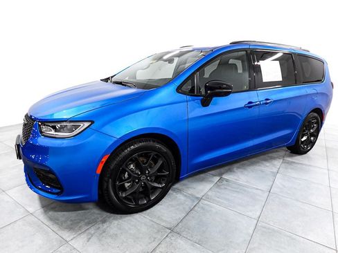 New 2026 Chrysler Pacifica Select w/ S Appearance Package FWD image 4