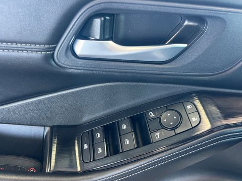 Used 2024 Nissan Rogue SV w/ SV Premium Package image 8