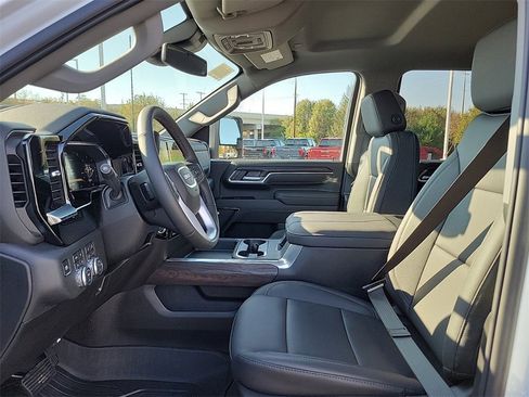 New 2026 GMC Sierra 2500 SLT w/ SLT Convenience Package image 15