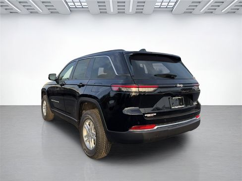 New 2025 Jeep Grand Cherokee Laredo w/ Luxury Tech Group I image 5