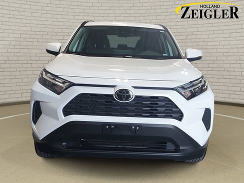 Used 2025 Toyota RAV4 XLE AWD/4WD image 2