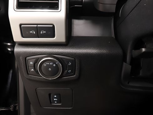 Used 2017 Ford F150 Lariat w/ Equipment Group 501A Mid AWD/4WD image 19