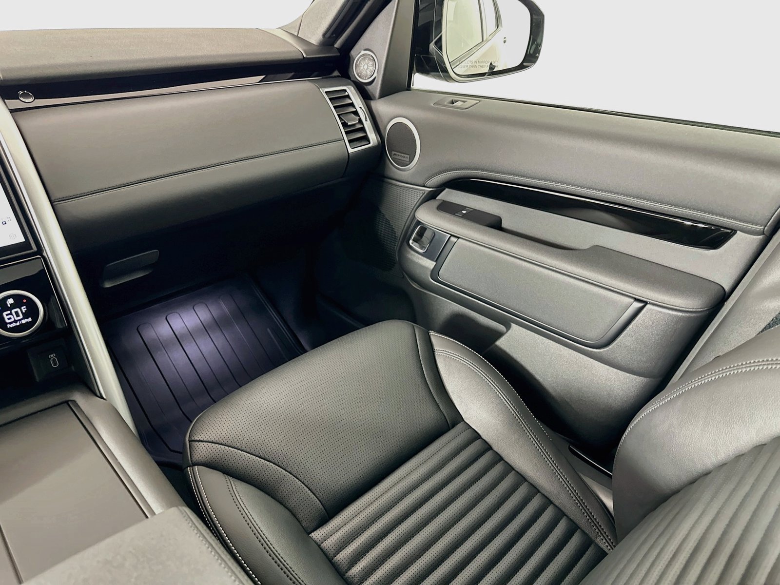 New 2026 Land Rover Discovery S AWD/4WD image 23