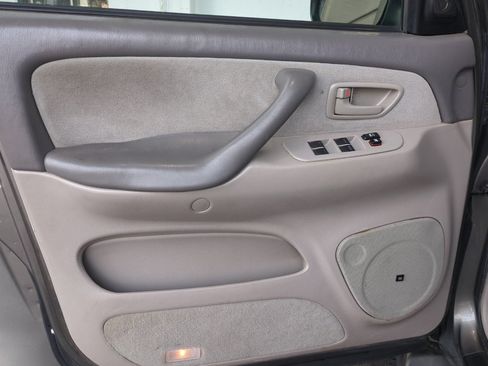 Used 2005 Toyota Sequoia SR5 AWD/4WD image 10