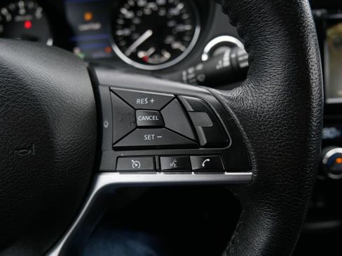 Used 2020 Nissan Rogue SV image 25