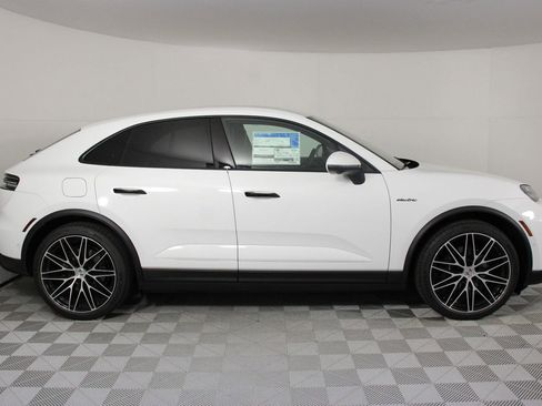 New 2026 Porsche Macan 4 Electric image 8