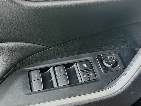 Used 2025 Toyota RAV4 XLE FWD image 15