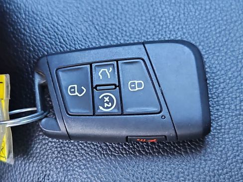 Used 2018 Volkswagen Tiguan SEL Premium AWD/4WD image 37