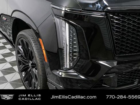 Used 2025 Cadillac Escalade V w/ LPO, ONYX Package image 41